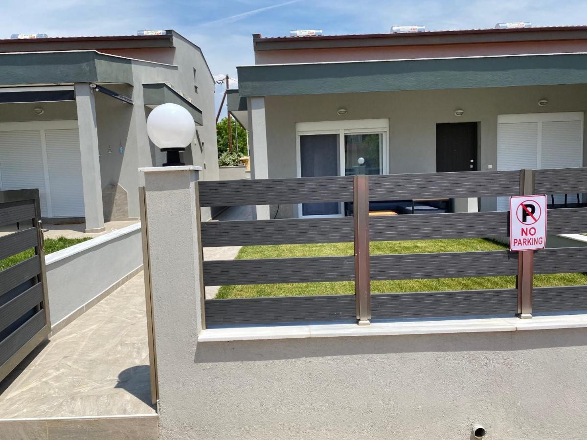 Lili Houses In Nikiti 350M From The Beach 外观 照片